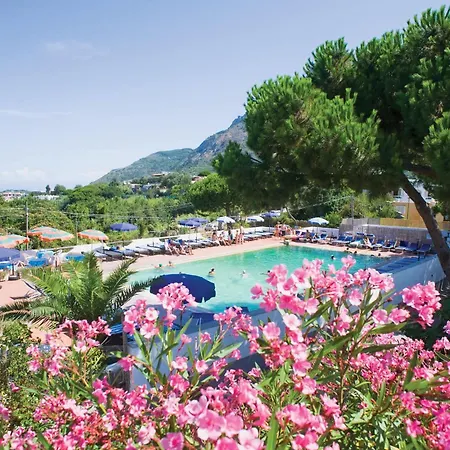 Al Bosco Hotell 3*